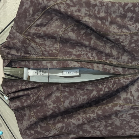 Lululemon Mist Over Windbreaker Summer Shade Medium Olive Dark Olive size 4 - Picture 8 of 15